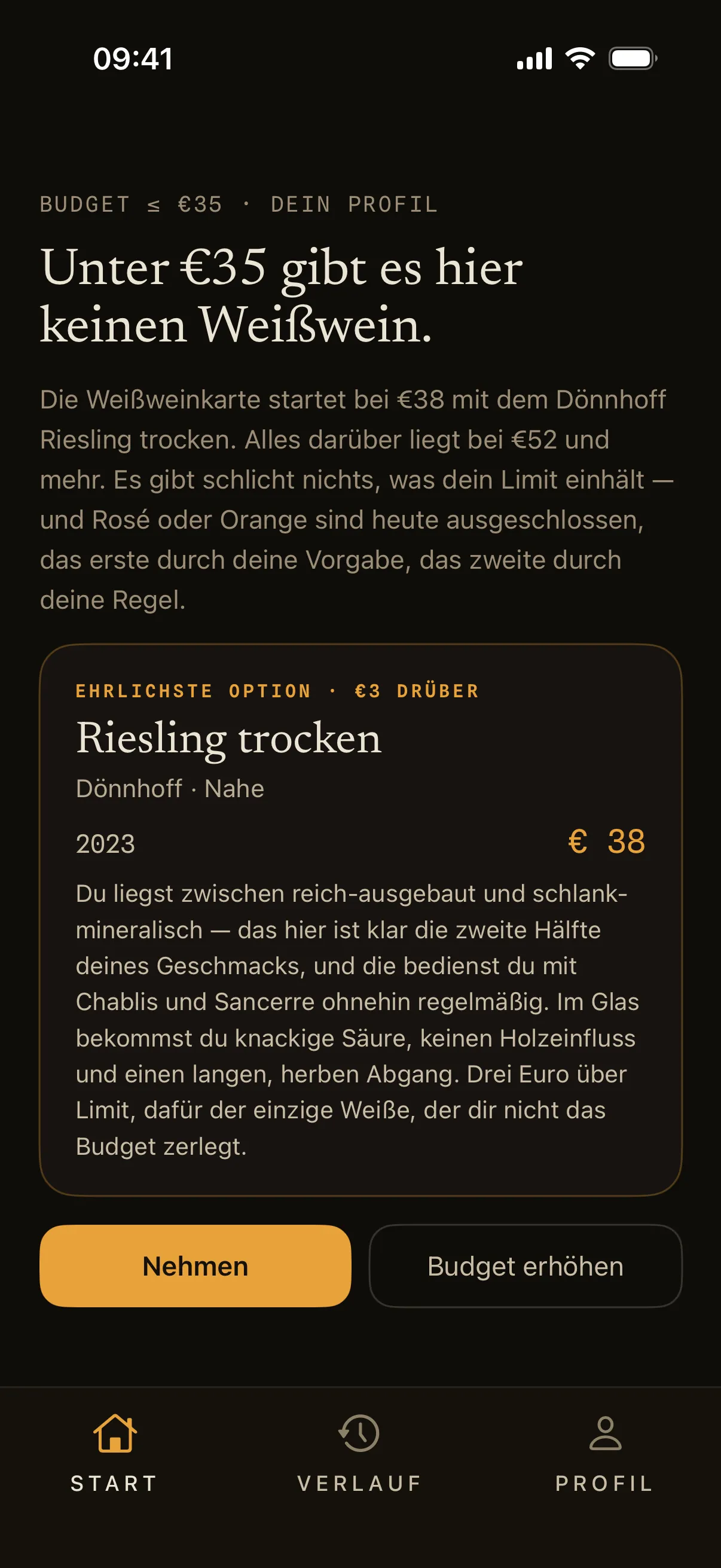 Der ehrliche Bildschirm: Unter 35 € gibt es auf dieser Karte keinen Weißwein. Pourly erklärt, wo die Weißweinkarte anfängt, und zeigt die ehrlichste Option, einen Riesling trocken von Dönnhoff aus der Nahe, 2023, 38 €, drei Euro über dem Limit.